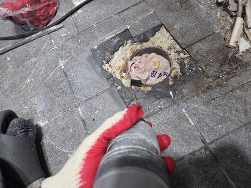 효행구 누수탐지 느티나무동 아파트 3층 복도 벽면 시공 후기 사진