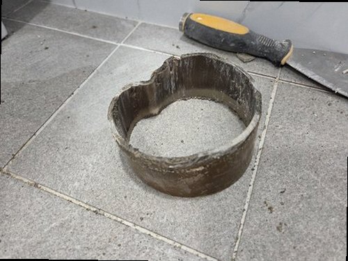 성남 누수탐지 천장 누수 흔적과 벽면 수분 상태를 비교하는 현장 점검