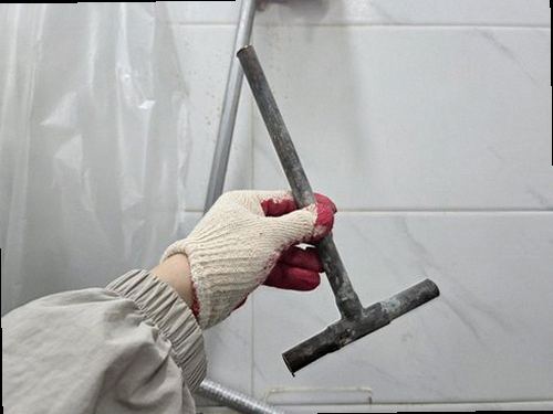 성동구 누수탐지 수도계량기 별침과 공압 측정기를 확인하는 누수 점검 현장
