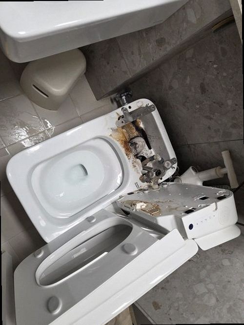 천안시 동남구 누수탐지 수도계량기 별침과 배관 압력 검사를 확인하는 모습