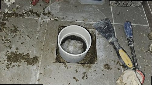 하남 누수탐지 천장 누수 흔적과 수분 측정기를 확인하는 현장