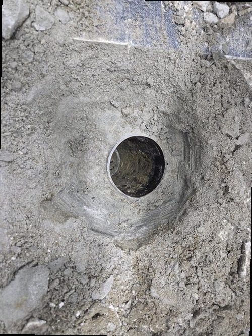 서초구 누수탐지 누수 점검을 위해 계량기와 보일러 배관을 확인하는 현장