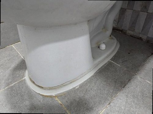 만세구 누수탐지 수도계량기 별침과 공압 게이지를 확인하는 누수 점검 장면