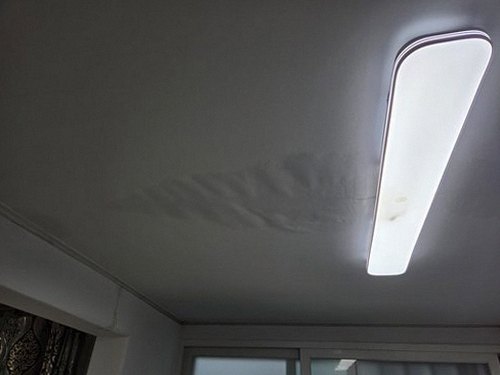 남양주 누수탐지 욕실 방수층과 배관 구간의 위치 관계를 설명하는 단면 이미지