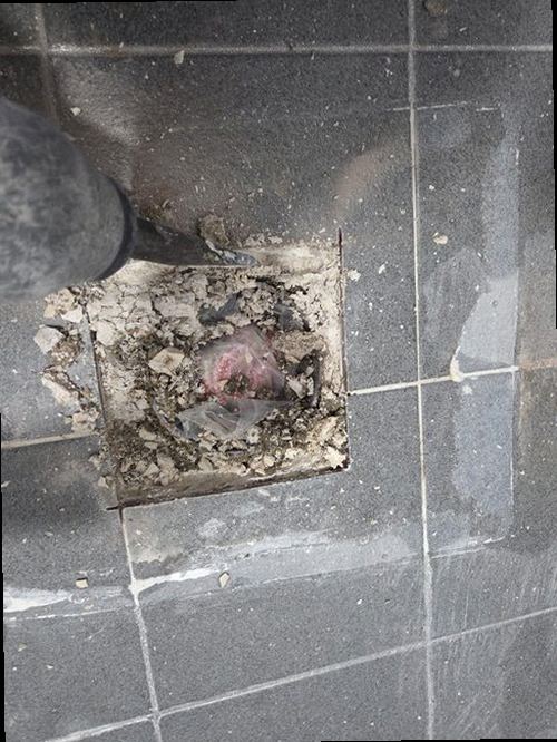 서울 중구 누수탐지 손상된 온수 배관 연결부를 교체하고 압력을 재확인하는 과정