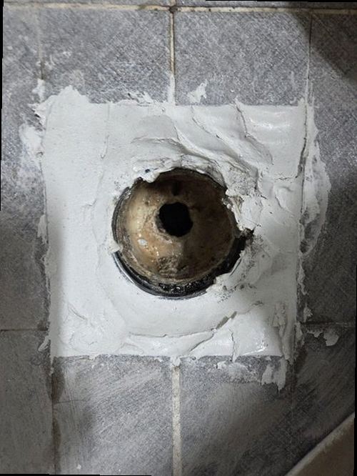 동대문구 누수탐지 수도계량기 별침과 배관 구조를 확인하는 모습