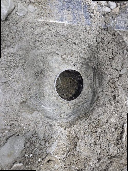 권선구 누수탐지 싱크대 하부장과 벽면의 물자국을 확인하는 현장