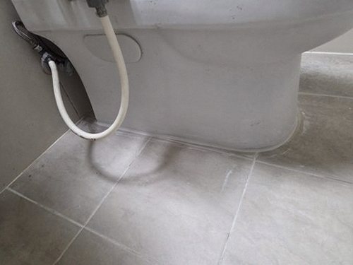 권선구 누수탐지 호매실동 누수탐지 수도누수흔적 벽지 얼룩에서 시작된 욕실 누수, 원인 찾아 끝내기