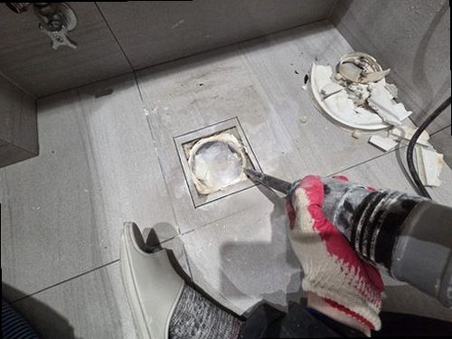 안성 누수탐지 공압검사와 가스탐지로 배관 누수 위치를 확인하는 모습