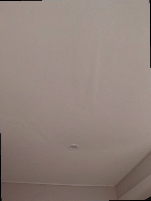안성 누수탐지 천장 물자국과 전등 주변 누수 흔적을 확인하는 모습