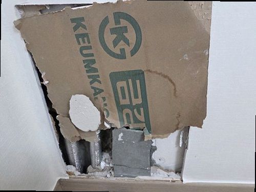 병점구 누수탐지 벽면 얼룩과 습기 흔적을 확인하는 누수 점검 현장