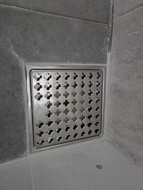 분당구 누수탐지 계량기 별침과 배관 압력 게이지를 확인하는 장면