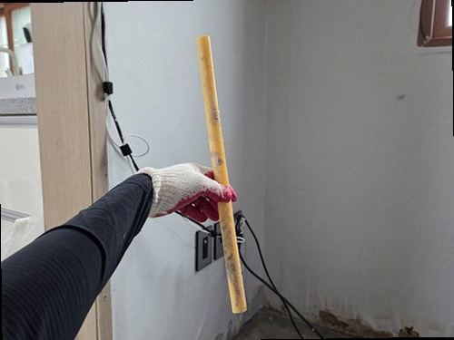 분당구 누수탐지 수도계량기 별침과 배관 점검을 진행하는 현장