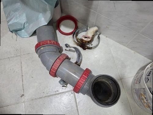 만안구 누수탐지 천장 누수 흔적과 욕실 바닥 상태를 확인하는 현장