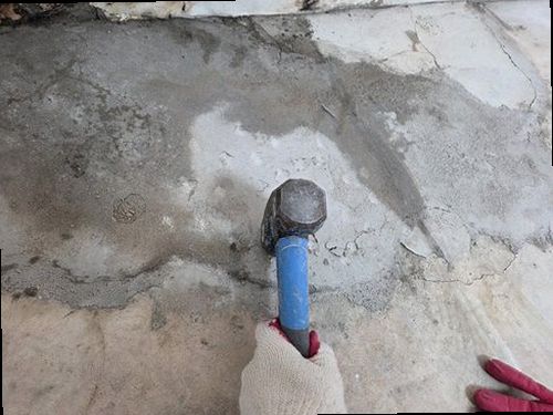 팔달구 누수탐지 열화상 카메라와 공압 측정기로 누수 원인을 확인하는 모습
