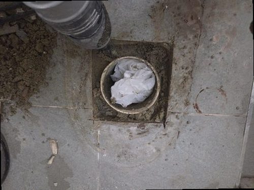 천안시 서북구 누수탐지 천장 누수 흔적과 점검이 필요한 실내 공간