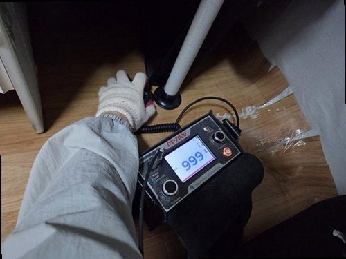 군포 누수탐지 천장 누수 흔적과 도배 들뜸을 확인하는 현장