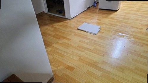 장안구 누수탐지 천장 누수 얼룩과 벽면 수분 상태를 확인하는 현장