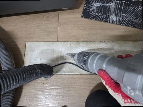 양주 누수탐지 수도계량기 별침과 배관 압력 게이지를 확인하는 검사 장면