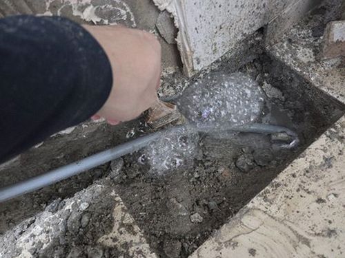 아산시 누수탐지 수도계량기 별침 확인과 집안 밸브 점검 장면
