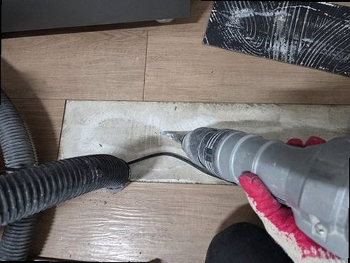 미추홀구 누수탐지 수도계량기 별침과 보일러 압력 게이지를 확인하는 모습