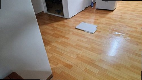 미추홀구 누수탐지 열화상 카메라와 청음탐지기로 누수 위치를 비교 확인하는 모습
