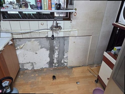 여주 누수탐지 싱크대 하부장과 급수 밸브 주변의 누수 흔적