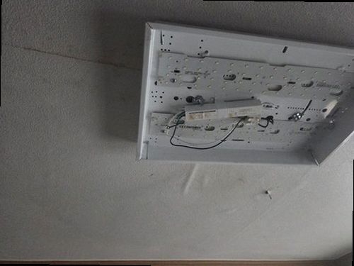 구리 누수탐지 수도계량기 별침과 보일러 배관을 확인하는 모습
