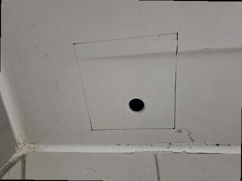 옹진군 누수탐지 수도계량기 별침과 잠금 밸브를 확인하는 모습