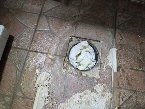 청주시 서원구 누수탐지 배관 공압 검사 장비와 압력 게이지 설치 모습