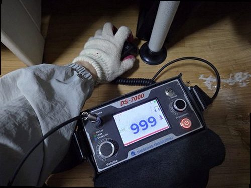 청주시 청원구 누수탐지 아래층 천장 물자국과 벽면 피해 상태를 확인하는 현장