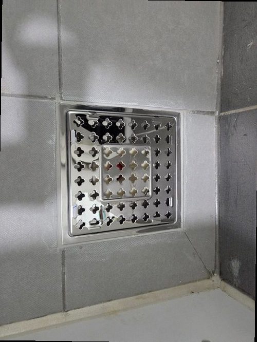 부산 중구 누수탐지 수도계량기 별침 움직임을 확인하는 모습