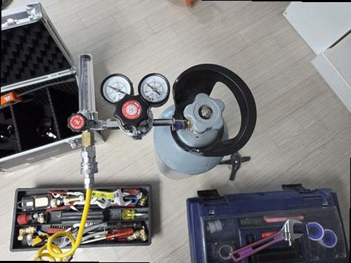 성북구 누수탐지 수도계량기와 배관 압력을 확인하는 현장 점검