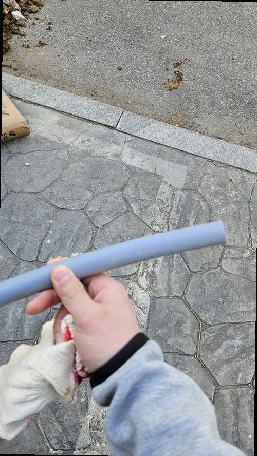 성북구 누수탐지 수도계량기 별침과 누수 흔적을 확인하는 모습