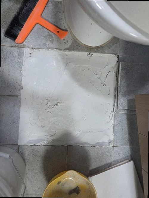 영통구 누수탐지 빌라 실내 벽면에 나타난 물자국과 들뜬 도배지