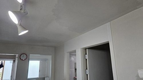 해운대구 누수탐지 우동 오피스텔 9층 안방 벽면 시공 후기 사진