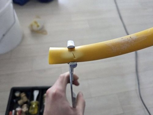 독산동 누수탐지 욕실 벽면에 갈색으로 번진 얼룩과 아랫집 천장의 누수 흔적
