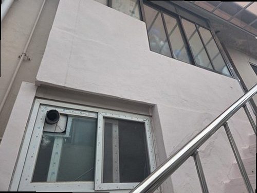 청주시 흥덕구 누수탐지 누수 피해가 발생한 안방 벽면과 천장 상태 확인