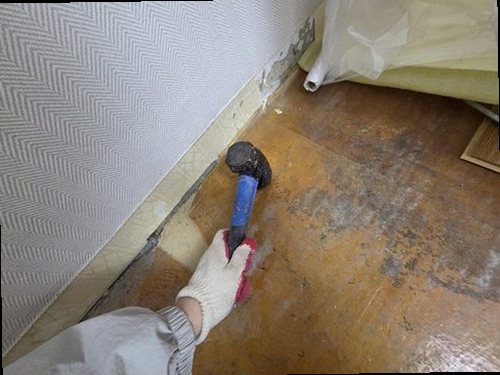 부산 서구 누수탐지 열화상 카메라와 공압 측정기로 배관 상태를 비교 점검하는 모습
