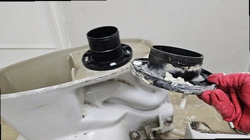 부산 서구 누수탐지 천장 물자국과 백화현상을 확인하는 누수 점검 현장