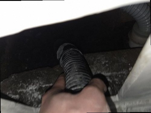 사상구 누수탐지 누수 보수 후 건조와 마감 상태를 확인하는 모습