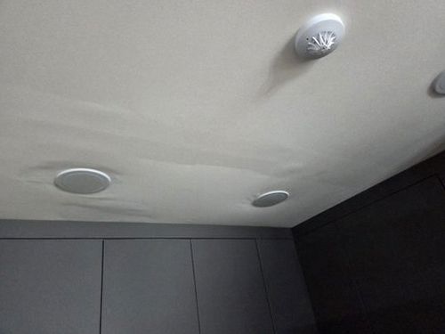 청주시 상당구 누수탐지 천장 얼룩과 욕실 바닥 상태를 함께 확인하는 점검 장면