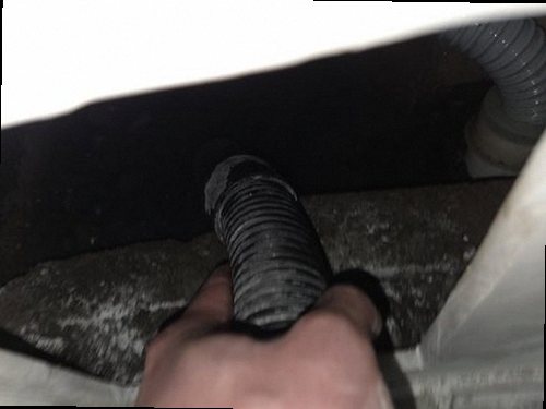 부산진구 누수탐지 압력계와 탐지 장비로 배관 누수 위치를 확인하는 모습