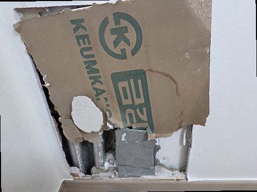 영도구 누수탐지 안방 천장에 번진 누수 얼룩과 점검 전 현장 모습
