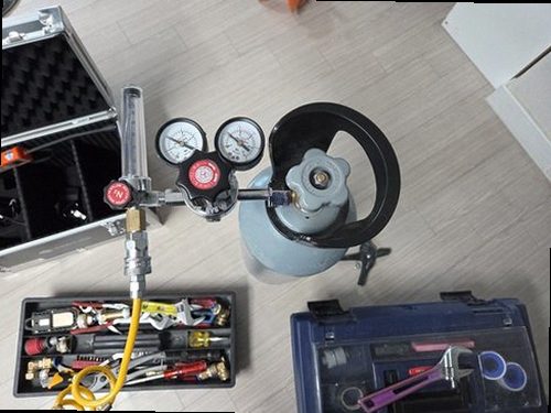 부여군 누수탐지 공압검사와 청음탐지 장비로 배관 누수 위치를 확인하는 현장