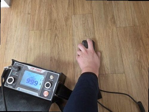 부여군 누수탐지 수도계량기 별침을 확인하는 누수 점검 현장