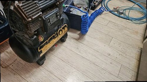 대전 동구 누수탐지 누수 피해가 발생한 욕실 인접 벽면과 바닥 점검 모습