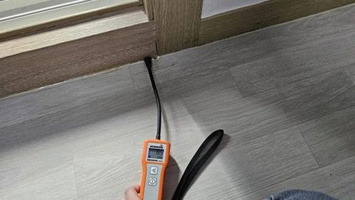 부산 북구 누수탐지 아파트 천장 얼룩과 배관 점검 현장 모습