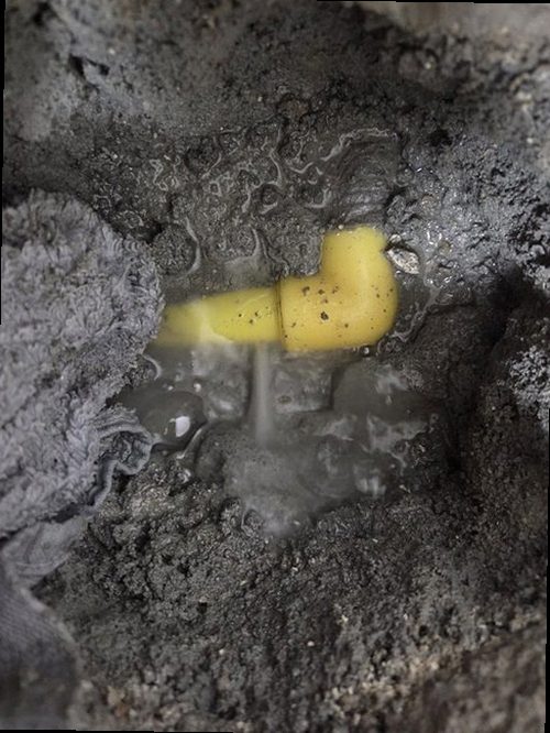 부산 북구 누수탐지 누수 배관 압력 검사와 굴착 전 보양 작업 모습