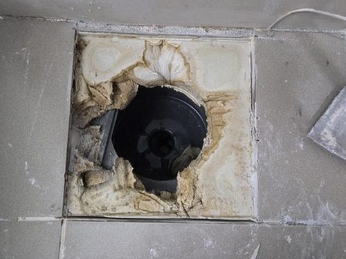 부산 북구 누수탐지 배관 공압 검사 장비와 압력 게이지 설치 모습